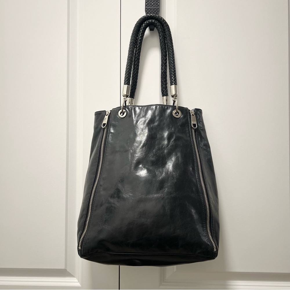 Badgley Mischka Two Tone Leather Bag With Zipper Details